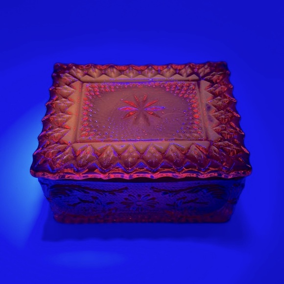 Indiana Glass Ruby Red Amberina Glass Trinket Box - Picture 11 of 12